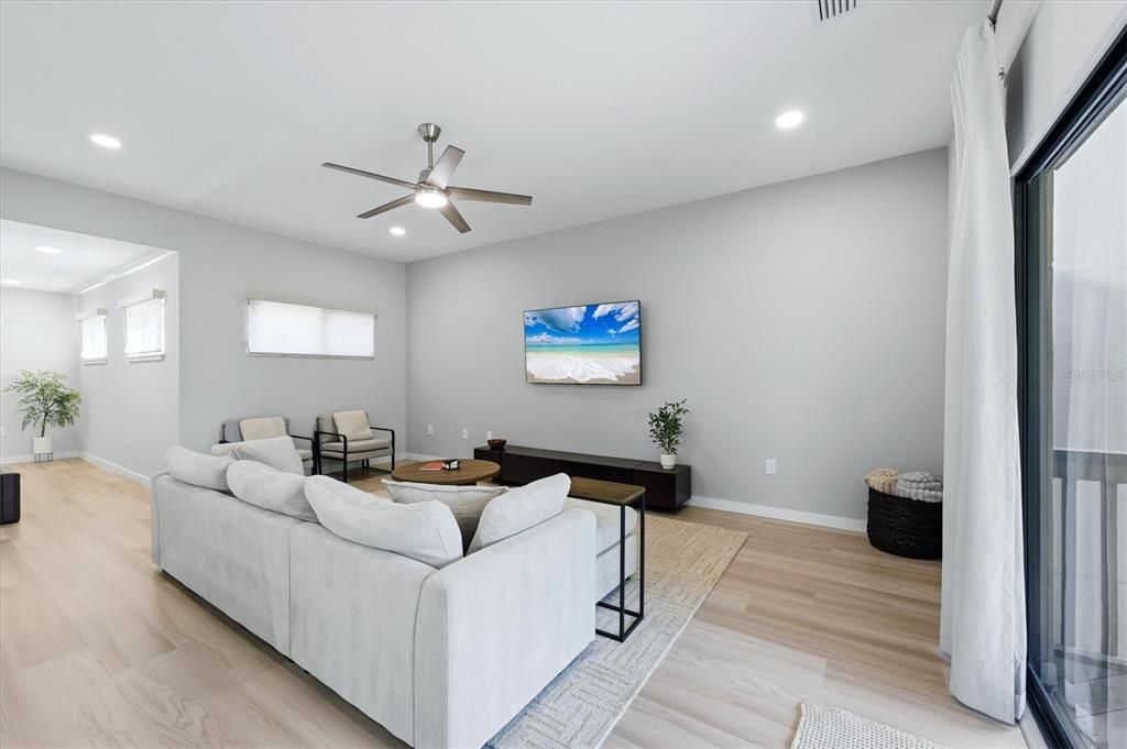 For Sale: $299,000 (2 beds, 2 baths, 1325 Square Feet)