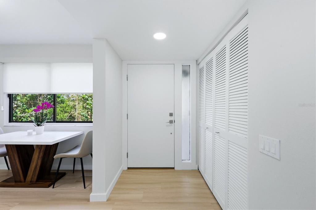 For Sale: $299,000 (2 beds, 2 baths, 1325 Square Feet)