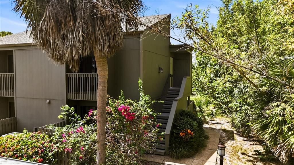 For Sale: $299,000 (2 beds, 2 baths, 1325 Square Feet)