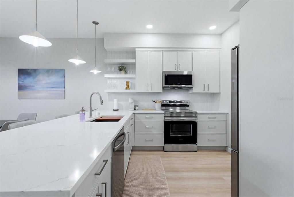 For Sale: $299,000 (2 beds, 2 baths, 1325 Square Feet)