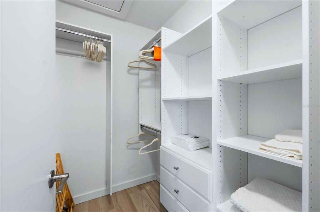 For Sale: $299,000 (2 beds, 2 baths, 1325 Square Feet)