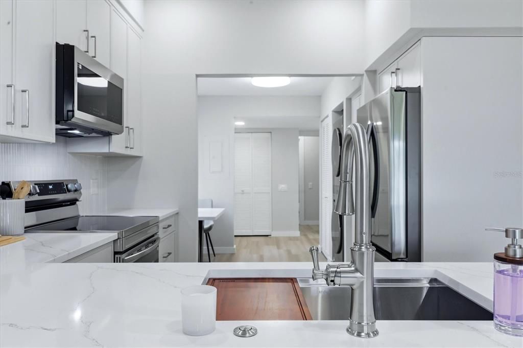 For Sale: $299,000 (2 beds, 2 baths, 1325 Square Feet)