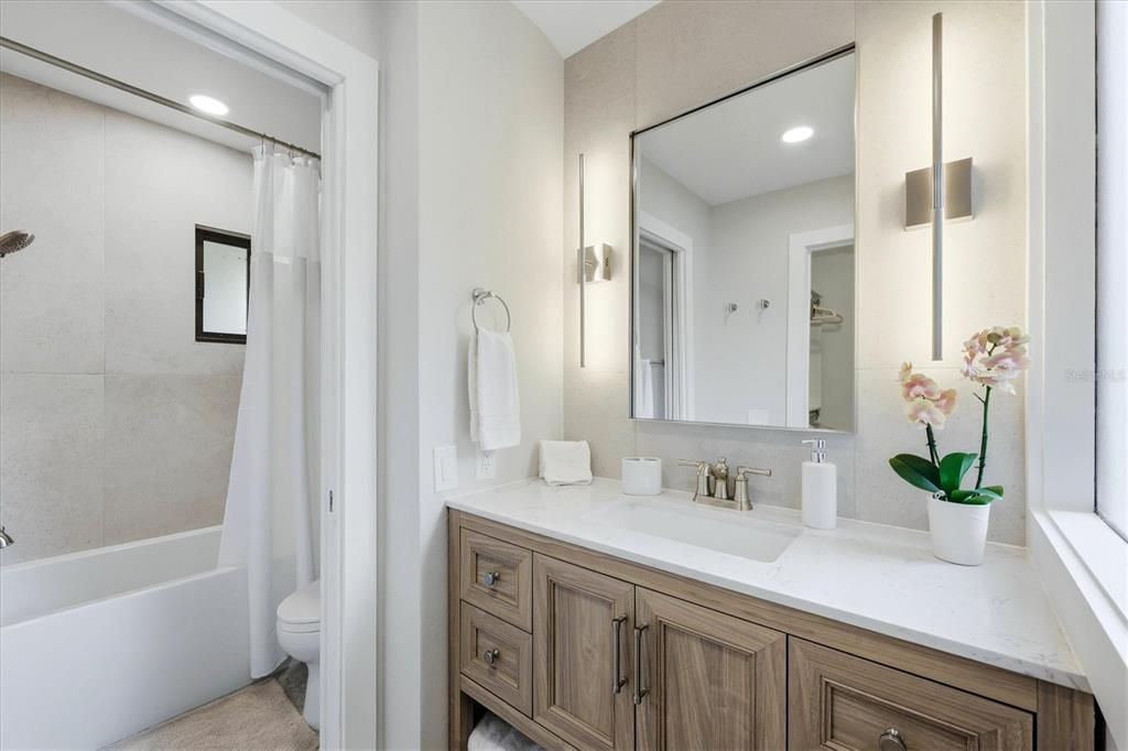 For Sale: $299,000 (2 beds, 2 baths, 1325 Square Feet)