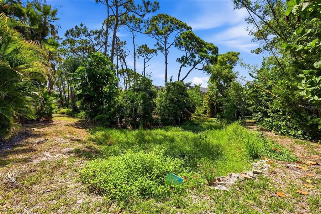 For Sale: $299,000 (2 beds, 2 baths, 1325 Square Feet)