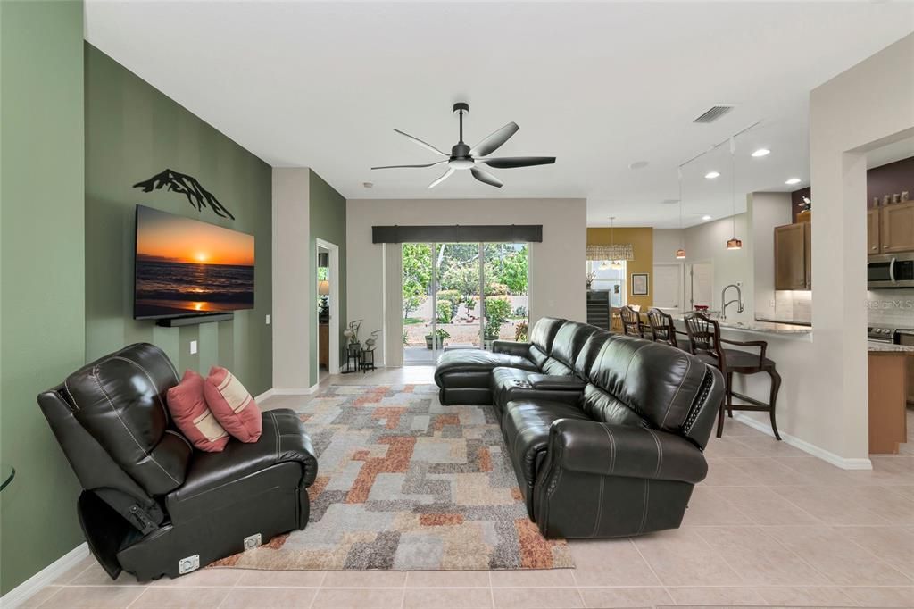 For Sale: $515,000 (3 beds, 2 baths, 2002 Square Feet)