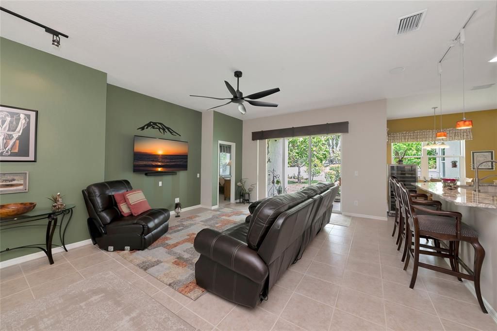 For Sale: $515,000 (3 beds, 2 baths, 2002 Square Feet)