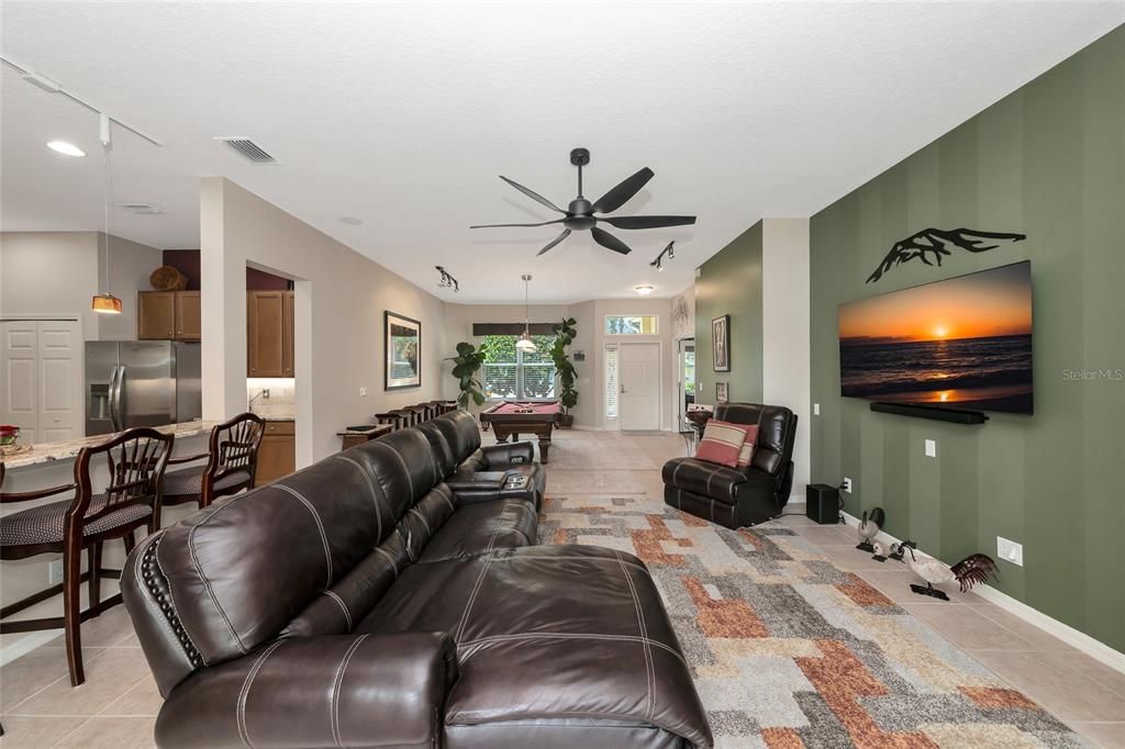 For Sale: $515,000 (3 beds, 2 baths, 2002 Square Feet)