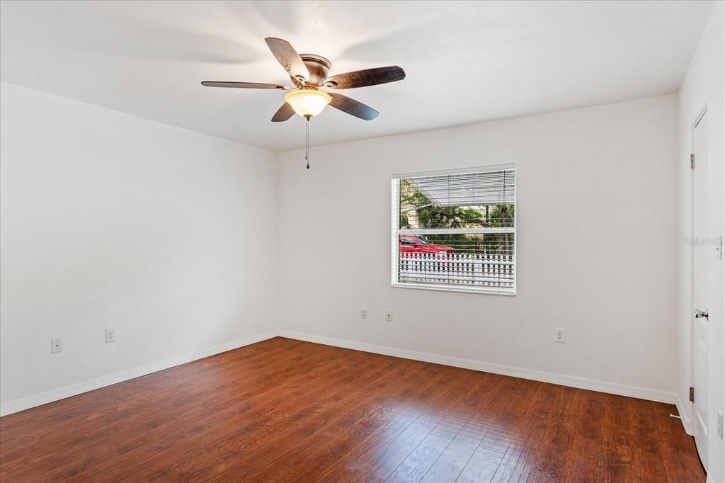 En Venta: $439,000 (4 camas, 0 baños, 1680 Pies cuadrados)