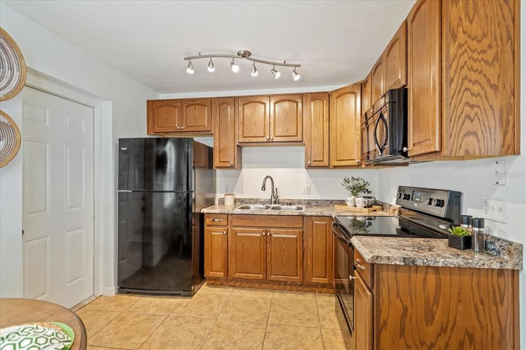 En Venta: $439,000 (4 camas, 0 baños, 1680 Pies cuadrados)