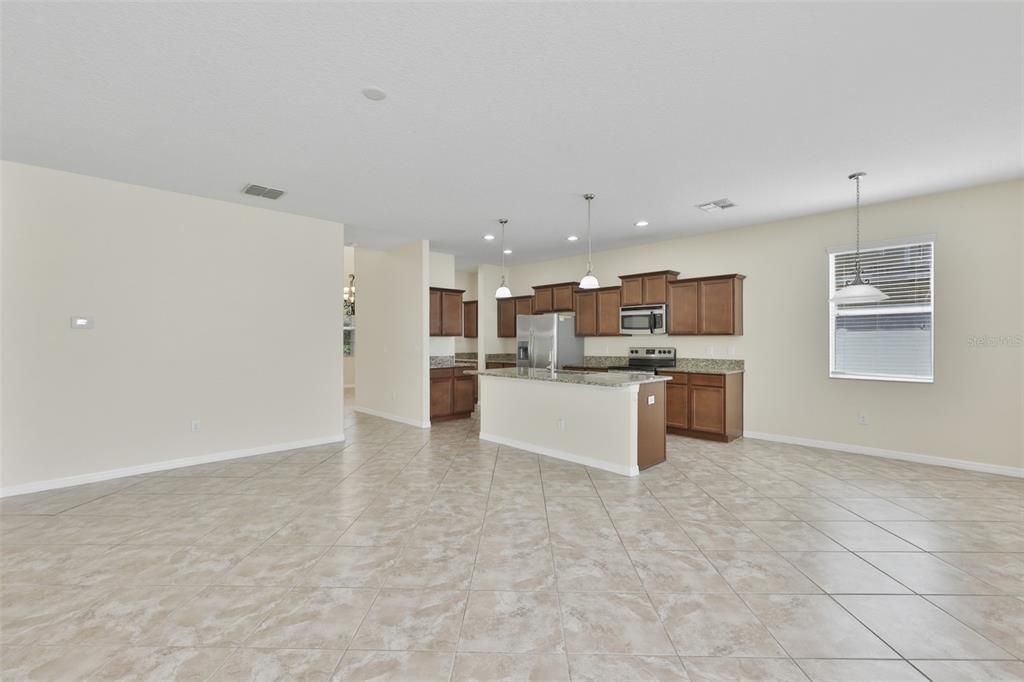 En Venta: $399,900 (4 camas, 3 baños, 2628 Pies cuadrados)