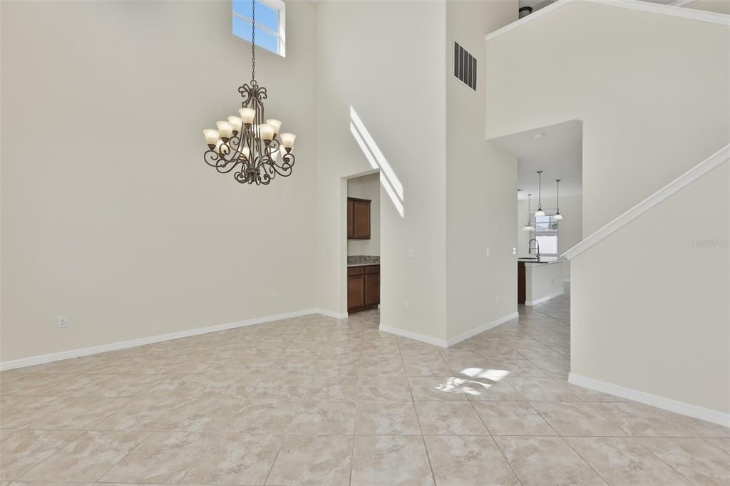 En Venta: $399,900 (4 camas, 3 baños, 2628 Pies cuadrados)