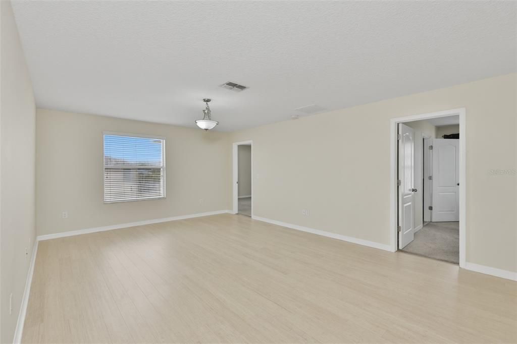 En Venta: $399,900 (4 camas, 3 baños, 2628 Pies cuadrados)