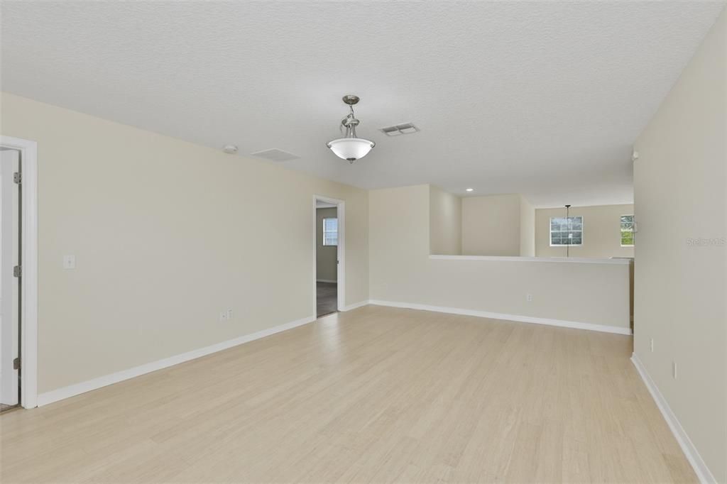 En Venta: $399,900 (4 camas, 3 baños, 2628 Pies cuadrados)