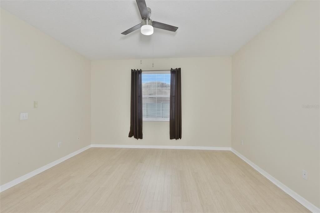 En Venta: $399,900 (4 camas, 3 baños, 2628 Pies cuadrados)