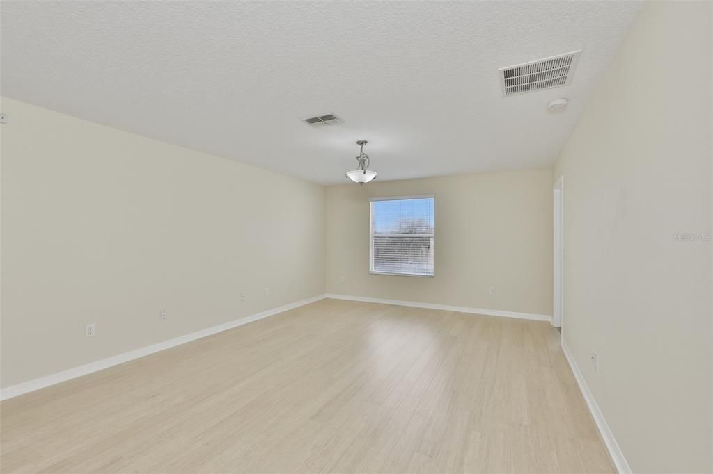En Venta: $399,900 (4 camas, 3 baños, 2628 Pies cuadrados)
