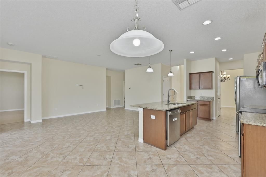 En Venta: $399,900 (4 camas, 3 baños, 2628 Pies cuadrados)