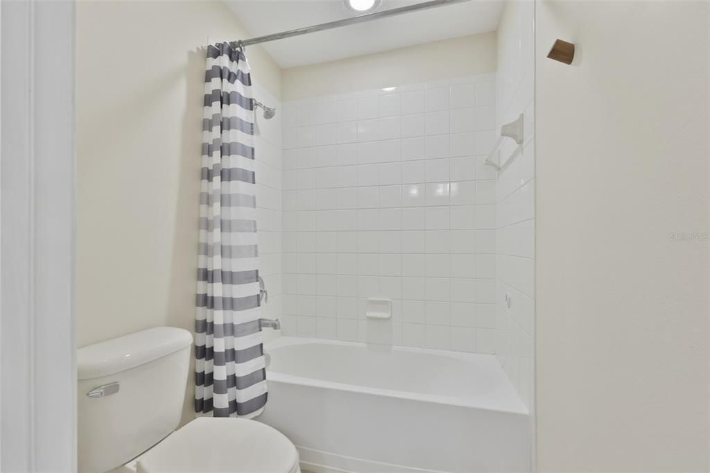 En Venta: $399,900 (4 camas, 3 baños, 2628 Pies cuadrados)
