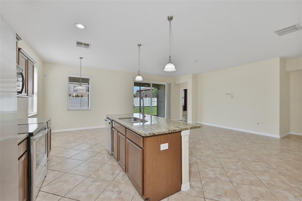 En Venta: $399,900 (4 camas, 3 baños, 2628 Pies cuadrados)