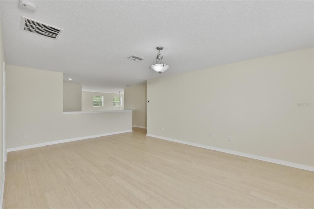 En Venta: $399,900 (4 camas, 3 baños, 2628 Pies cuadrados)