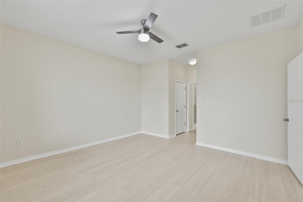 En Venta: $399,900 (4 camas, 3 baños, 2628 Pies cuadrados)