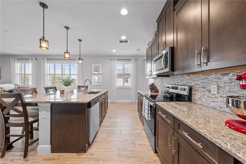 For Sale: $519,900 (4 beds, 3 baths, 2732 Square Feet)