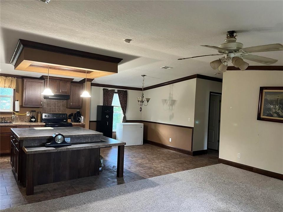 На продажу: $199,900 (3 спален, 2 ванн, 1404 Квадратных фут)
