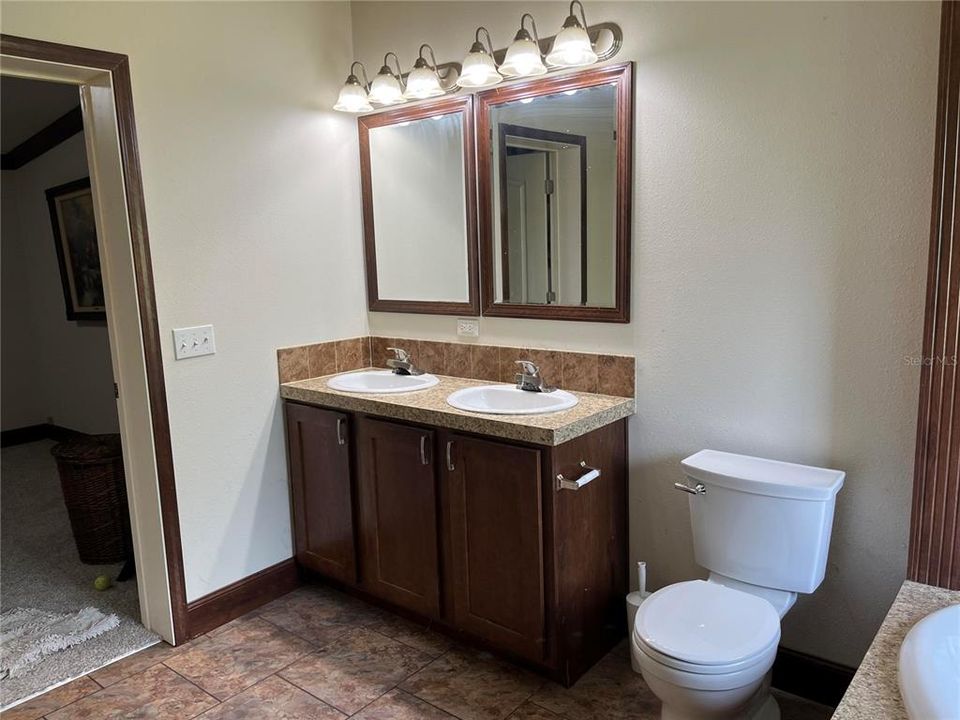 На продажу: $199,900 (3 спален, 2 ванн, 1404 Квадратных фут)