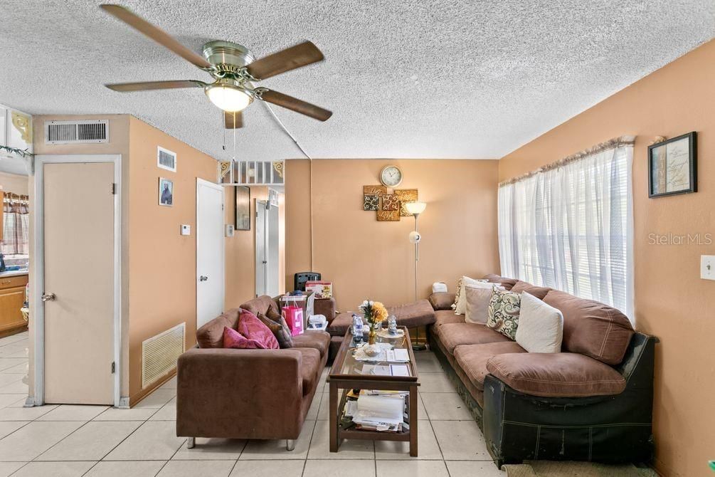 For Sale: $273,000 (4 beds, 2 baths, 1482 Square Feet)