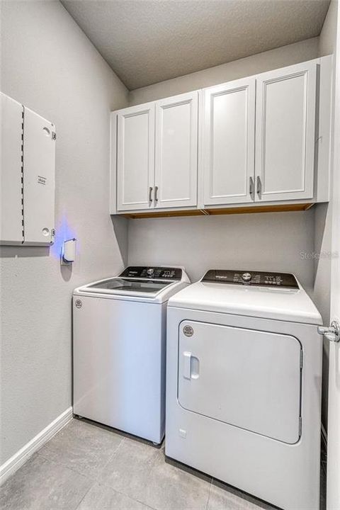 En Venta: $399,900 (2 camas, 2 baños, 1401 Pies cuadrados)