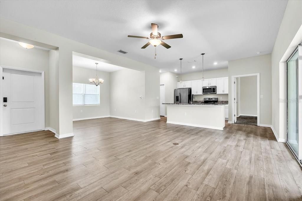 Active With Contract: $270,000 (3 beds, 2 baths, 1601 Square Feet)