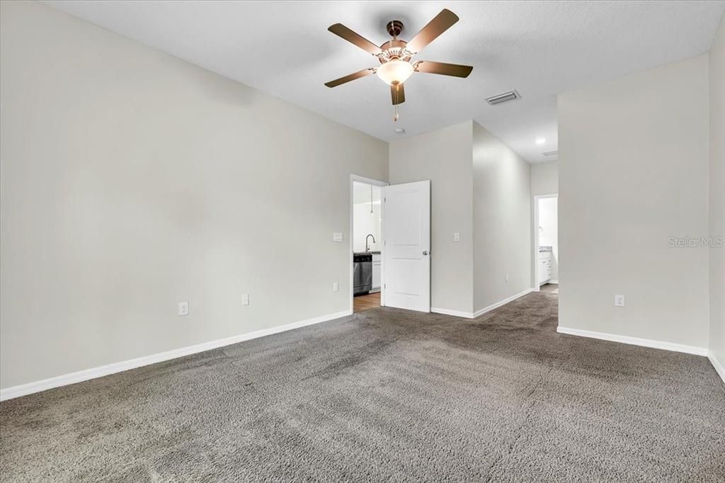 Active With Contract: $270,000 (3 beds, 2 baths, 1601 Square Feet)