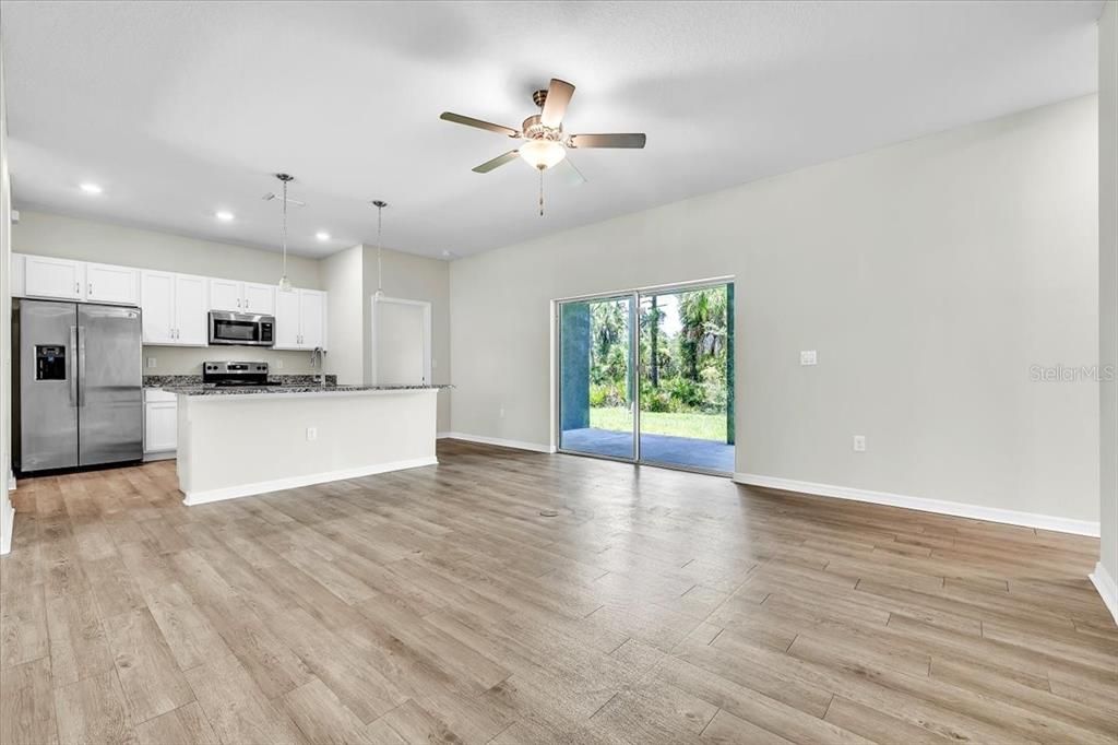 Active With Contract: $270,000 (3 beds, 2 baths, 1601 Square Feet)