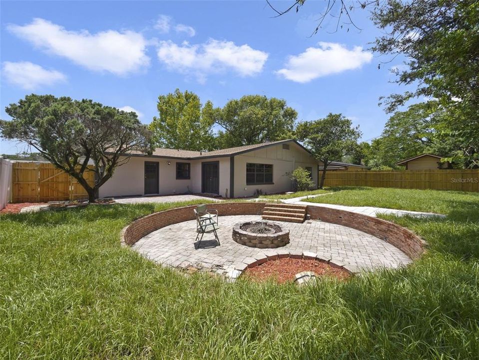 For Sale: $390,000 (4 beds, 2 baths, 1959 Square Feet)