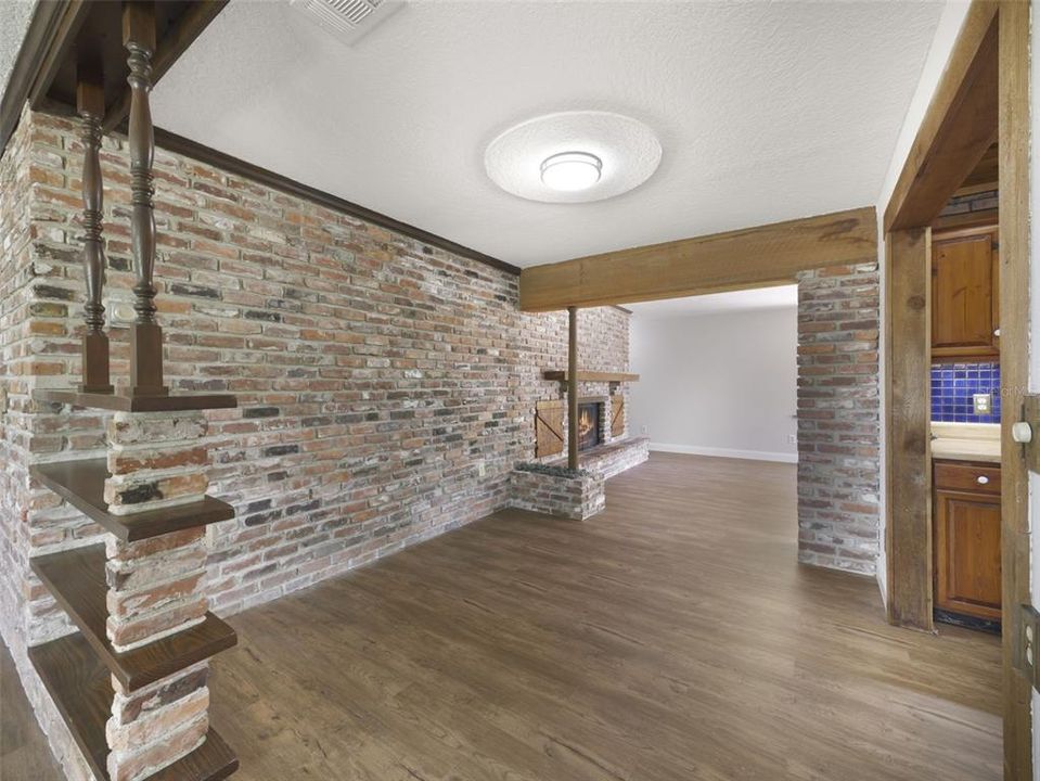 For Sale: $390,000 (4 beds, 2 baths, 1959 Square Feet)