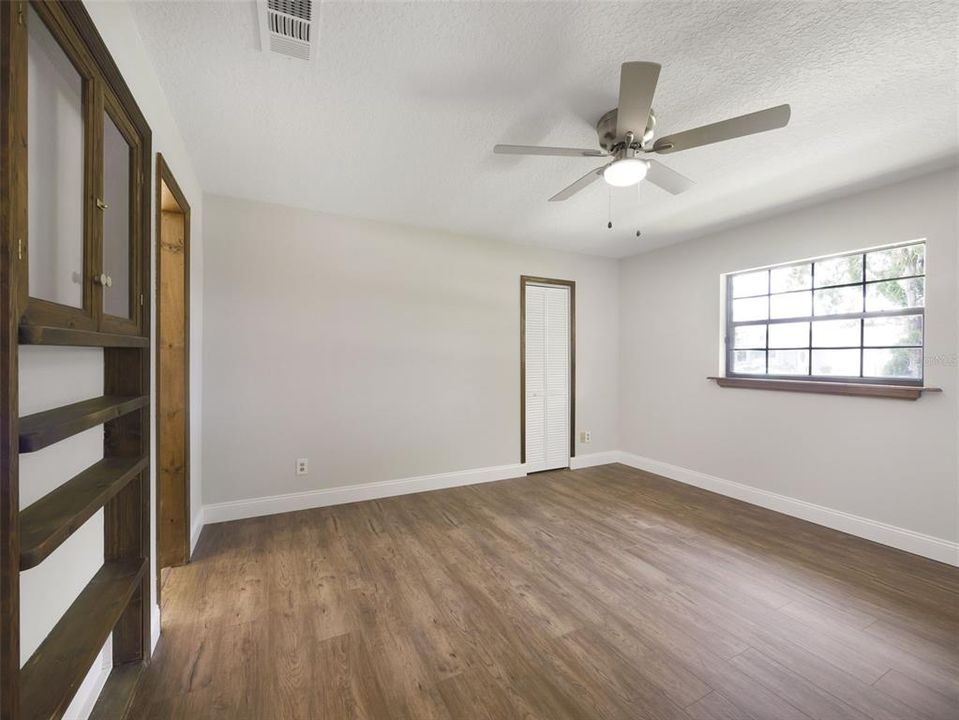 For Sale: $390,000 (4 beds, 2 baths, 1959 Square Feet)