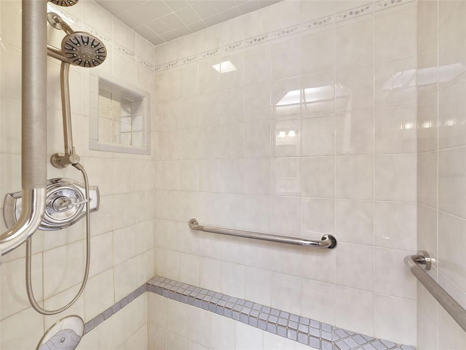 For Sale: $390,000 (4 beds, 2 baths, 1959 Square Feet)