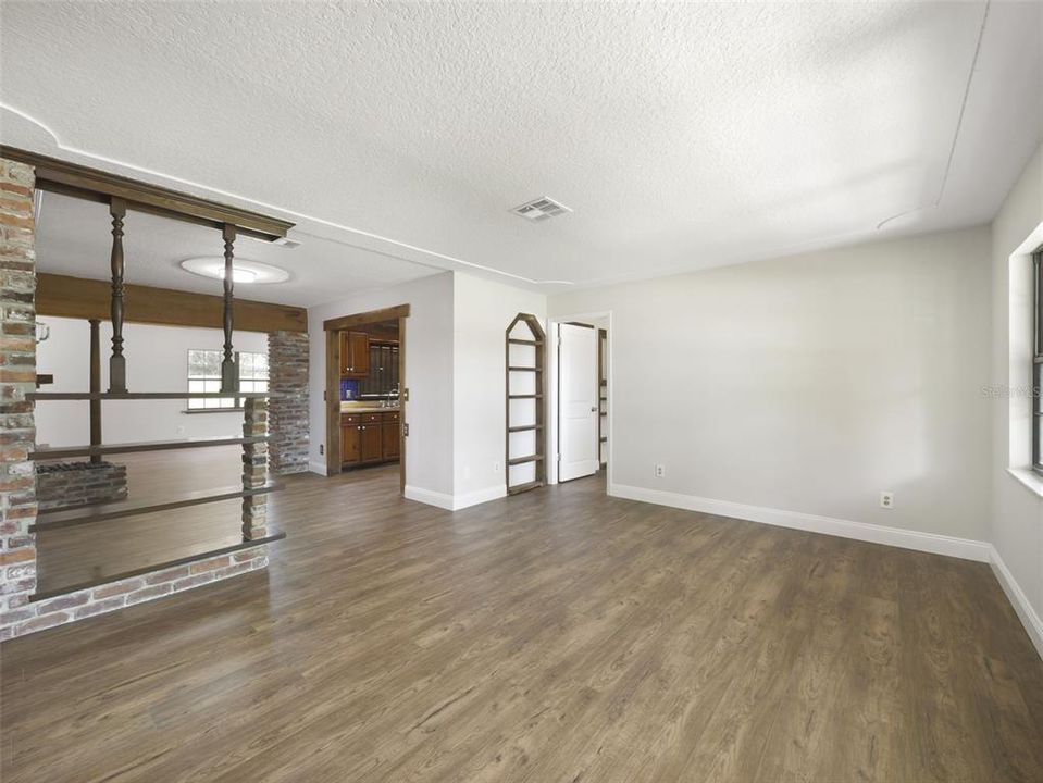 For Sale: $390,000 (4 beds, 2 baths, 1959 Square Feet)