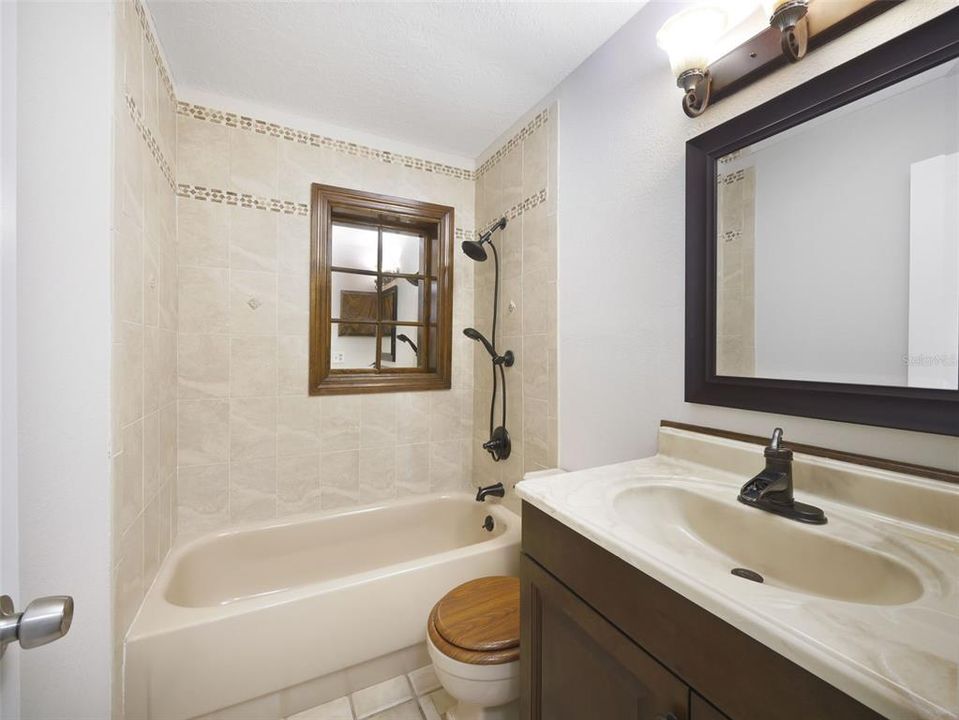 For Sale: $390,000 (4 beds, 2 baths, 1959 Square Feet)