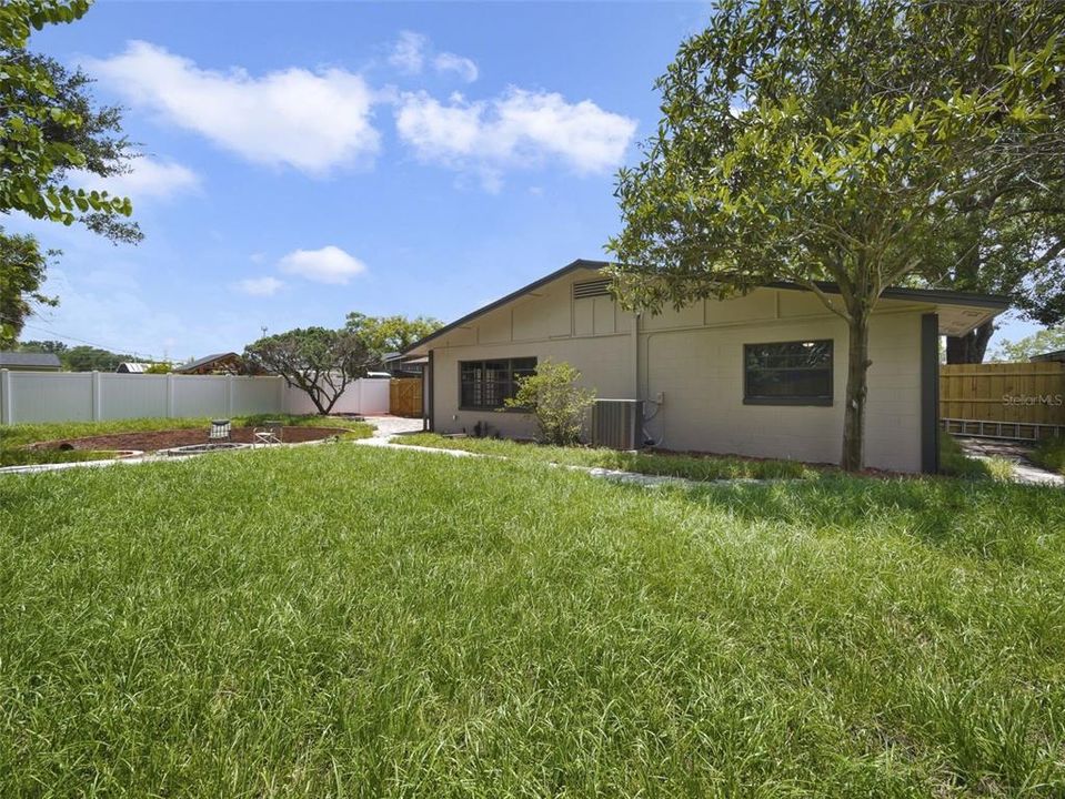 For Sale: $390,000 (4 beds, 2 baths, 1959 Square Feet)