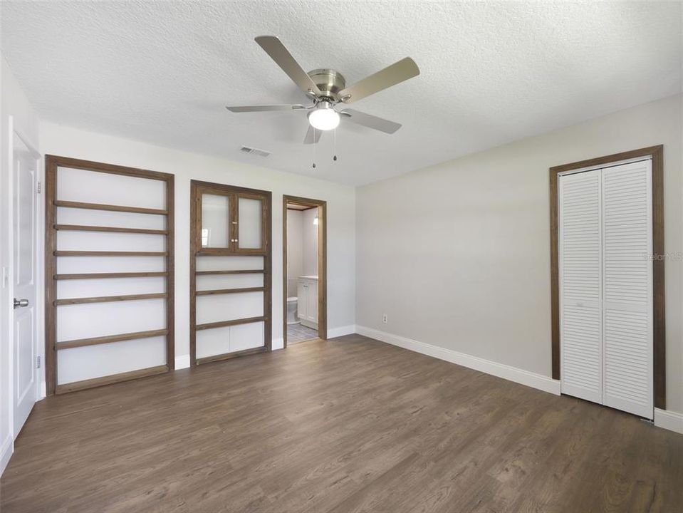 For Sale: $390,000 (4 beds, 2 baths, 1959 Square Feet)