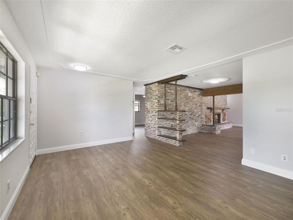 For Sale: $390,000 (4 beds, 2 baths, 1959 Square Feet)