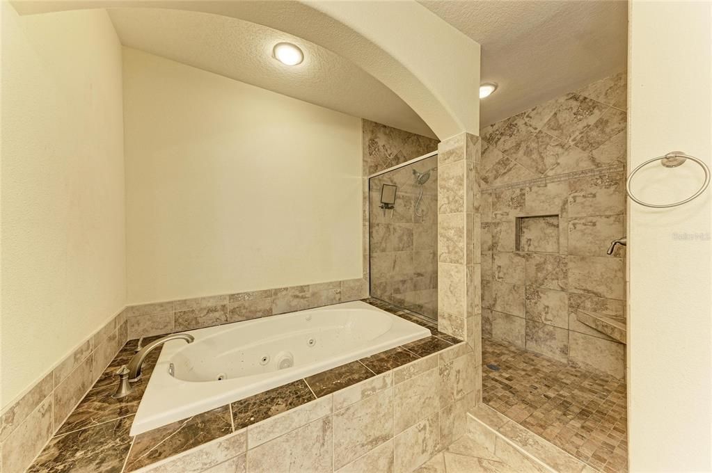 В аренду: $4,700 (3 спален, 3 ванн, 2392 Квадратных фут)