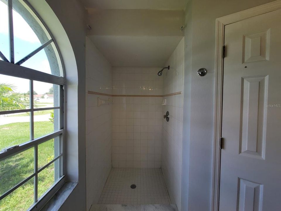 For Rent: $2,400 (4 beds, 3 baths, 1854 Square Feet)