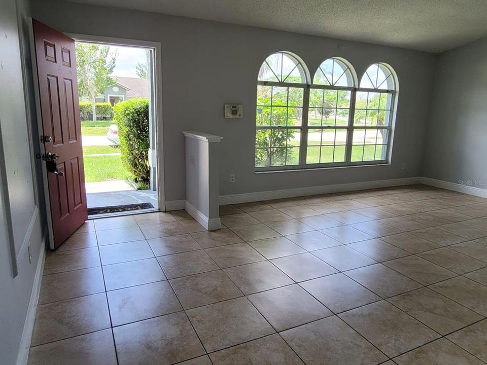 For Rent: $2,400 (4 beds, 3 baths, 1854 Square Feet)