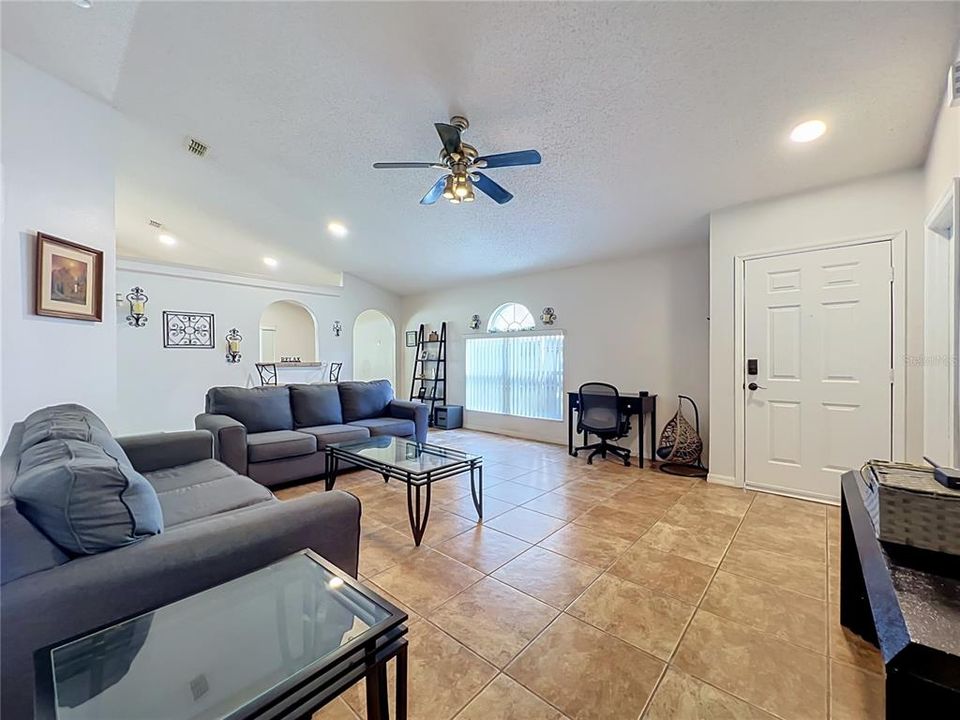 For Sale: $329,000 (3 beds, 2 baths, 1296 Square Feet)