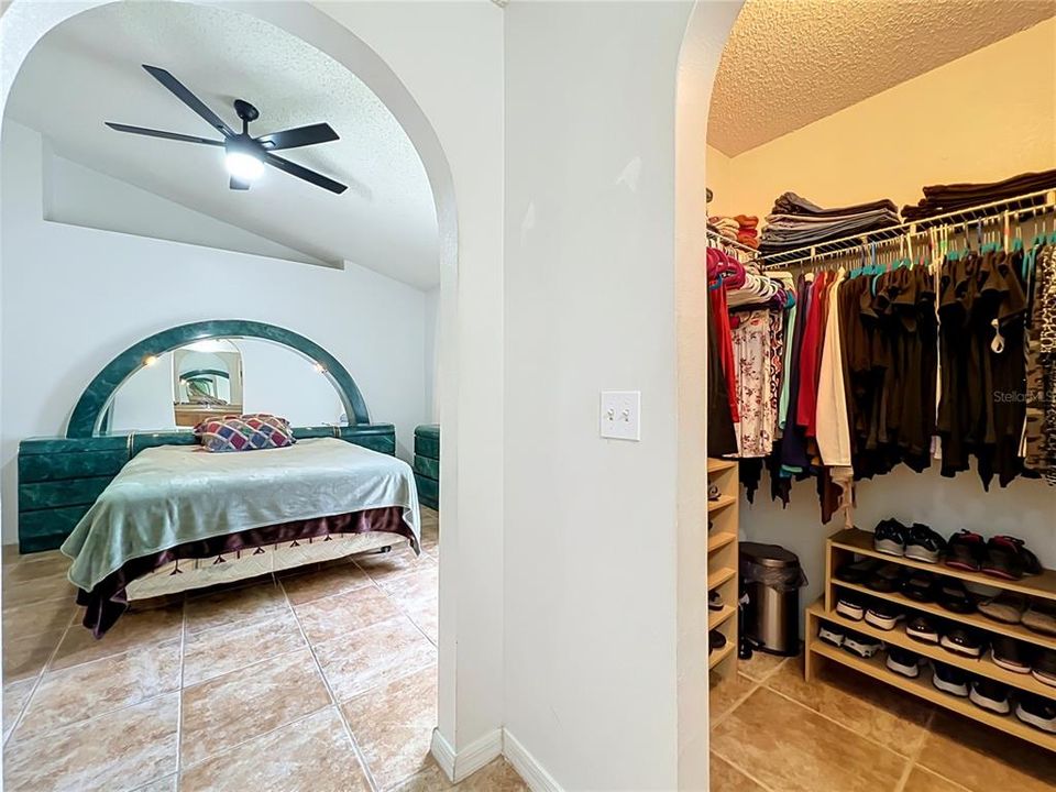 For Sale: $329,000 (3 beds, 2 baths, 1296 Square Feet)