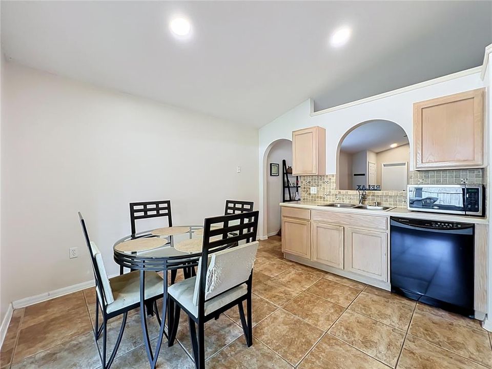 For Sale: $329,000 (3 beds, 2 baths, 1296 Square Feet)