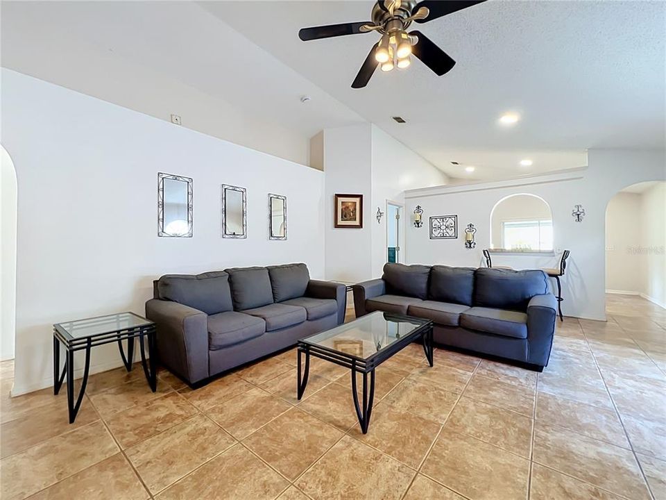 For Sale: $329,000 (3 beds, 2 baths, 1296 Square Feet)