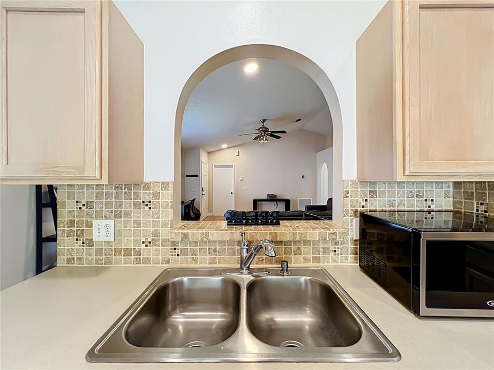 For Sale: $329,000 (3 beds, 2 baths, 1296 Square Feet)