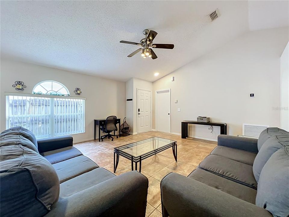 For Sale: $329,000 (3 beds, 2 baths, 1296 Square Feet)